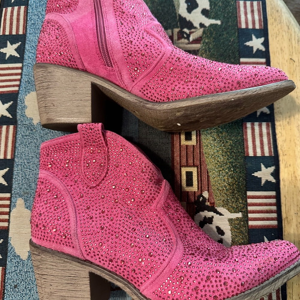 Women's Pierre dumas Pink Embellished Suede Ankle Boots